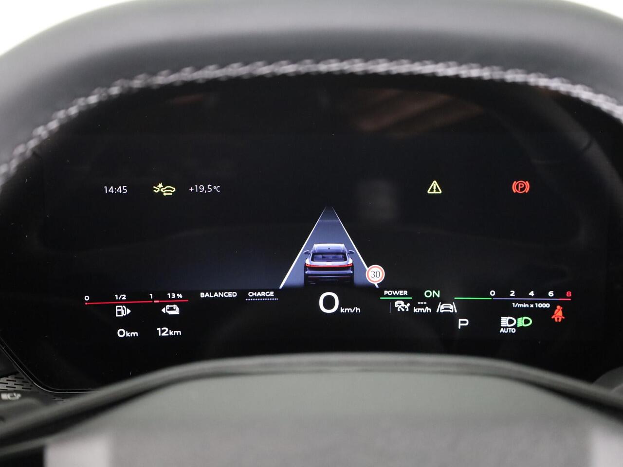 Audi Q5 2.0 TFSI e-hybrid quattro S edition Competition 367pk | Tech Plus Pakket | MMI experience pro | Glazen panoramadak | Tech plus | Privacy glas |