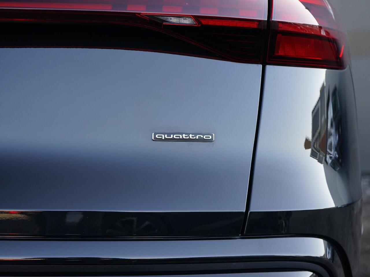 Audi Q5 Sportback 2.0 TFSI e-hybrid quattro S edition Nieuw! / Nieuwprijs ¤89.000 / 5 jaar Garantie / 360 camera / Pack Tech Plus / Trekhaak / Passagiersdisplay / Matrix / Panoramadak / 21 inch