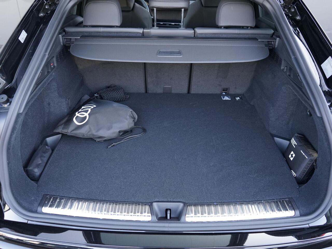 Audi Q5 Sportback 2.0 TFSI e-hybrid quattro S edition Nieuw! / Nieuwprijs ¤89.000 / 5 jaar Garantie / 360 camera / Pack Tech Plus / Trekhaak / Passagiersdisplay / Matrix / Panoramadak / 21 inch