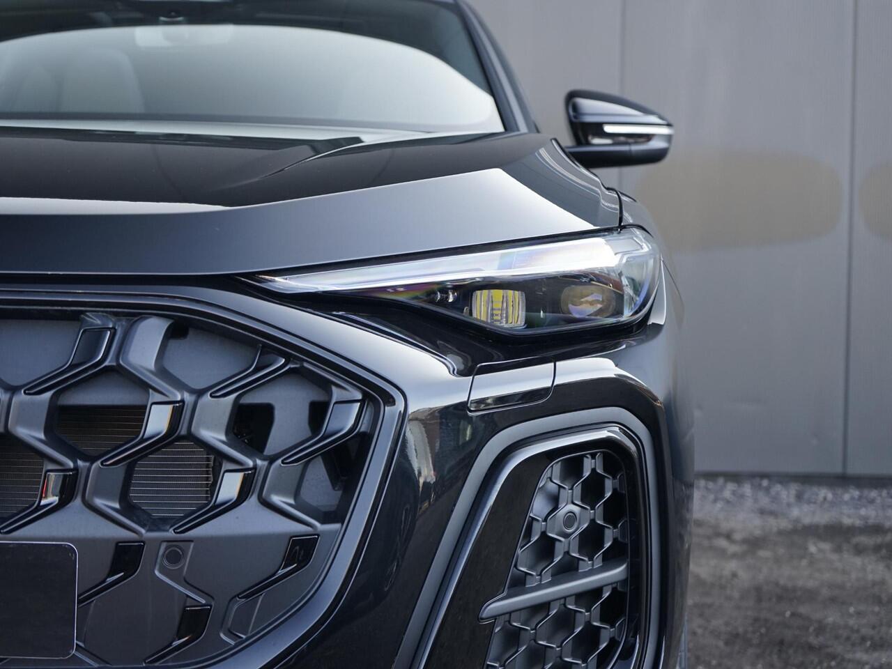 Audi Q5 Sportback 2.0 TFSI e-hybrid quattro S edition Nieuw! / Nieuwprijs ¤89.000 / 5 jaar Garantie / 360 camera / Pack Tech Plus / Trekhaak / Passagiersdisplay / Matrix / Panoramadak / 21 inch