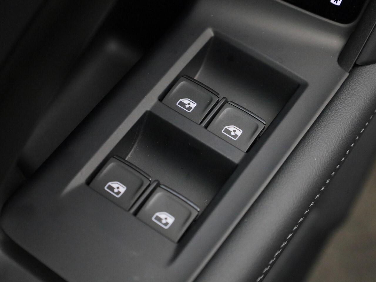 Audi Q5 2.0 TFSI e-hybrid quattro S edition 299 PK Panorama dak · Trekhaak · Luchtvering · Tech Plus