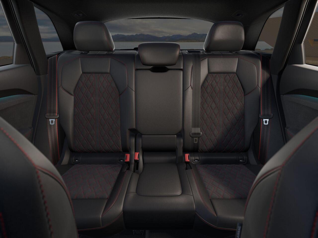 Audi Q5 e-hybrid quattro S edition Competition 367 PK · Tech pro · 20" LM Velgen · Glazen panoramadak · B&O Premium 3D