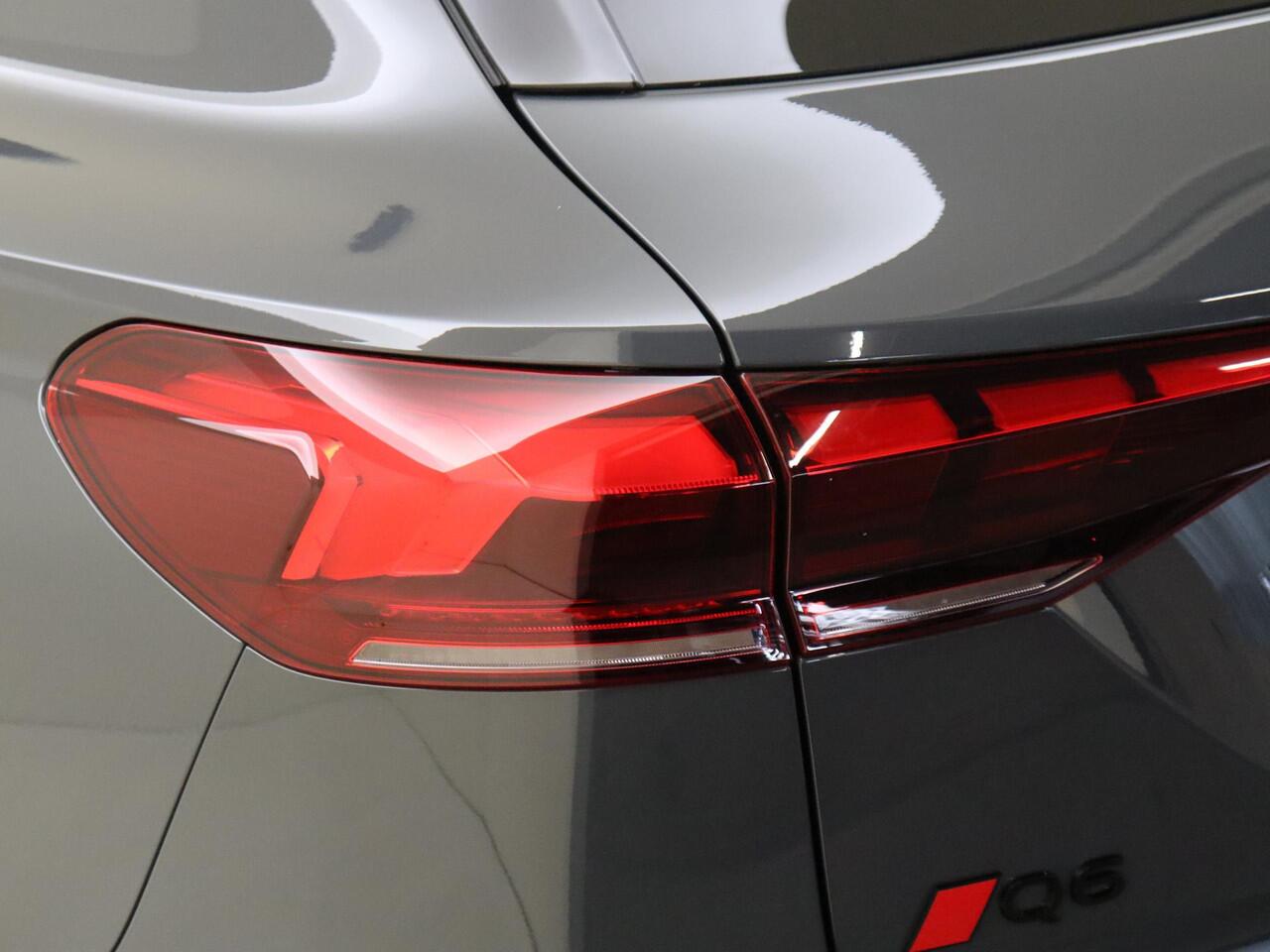 Audi Q6 e-tron edition quattro 100 kWh | Panoramadak | Bang & Olufsen | Luchtvering | 360 camera | Head-up display | Leder/alcantara bekleding | Display passagierszijde | Parkeerassistent |