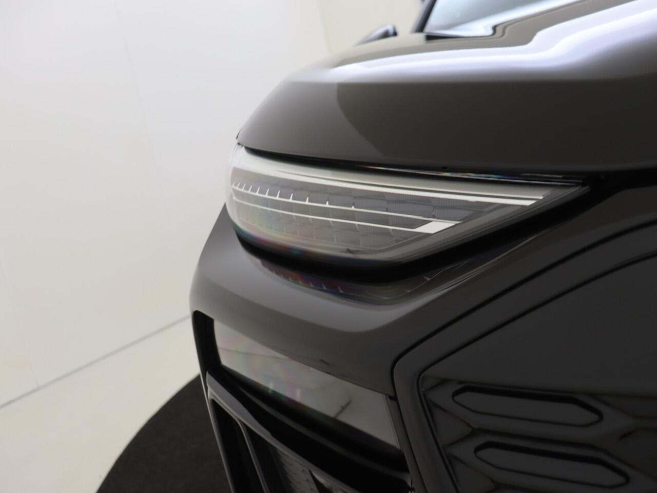 Audi Q6 e-tron S edition performance 100 kWh | Panoramadak | SoH 78% | Luchtvering | Warmtepomp | Head-up display | Bang & Olufsen | Display passagierszijde | 360 camera | Parkeerassistent | Achterbank verwarmd |