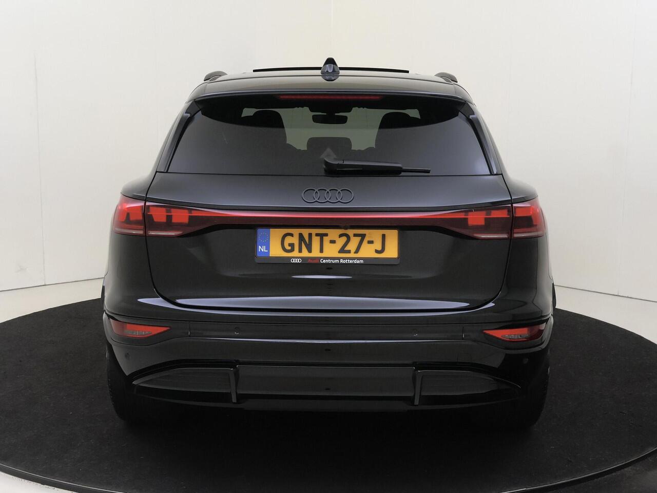 Audi Q6 e-tron S edition performance 100 kWh | Panoramadak | SoH 78% | Luchtvering | Warmtepomp | Head-up display | Bang & Olufsen | Display passagierszijde | 360 camera | Parkeerassistent | Achterbank verwarmd |