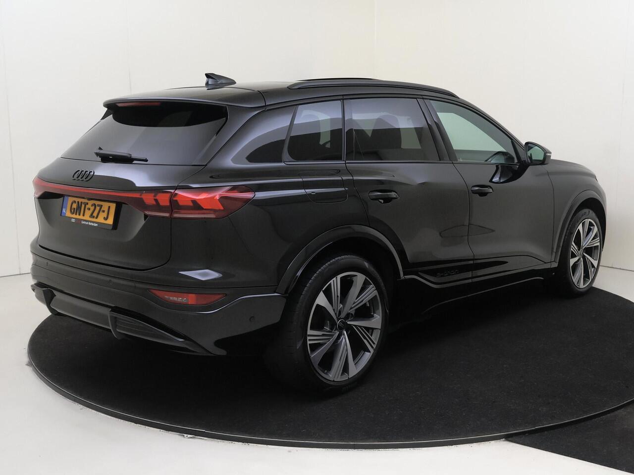Audi Q6 e-tron S edition performance 100 kWh | Panoramadak | SoH 78% | Luchtvering | Warmtepomp | Head-up display | Bang & Olufsen | Display passagierszijde | 360 camera | Parkeerassistent | Achterbank verwarmd |