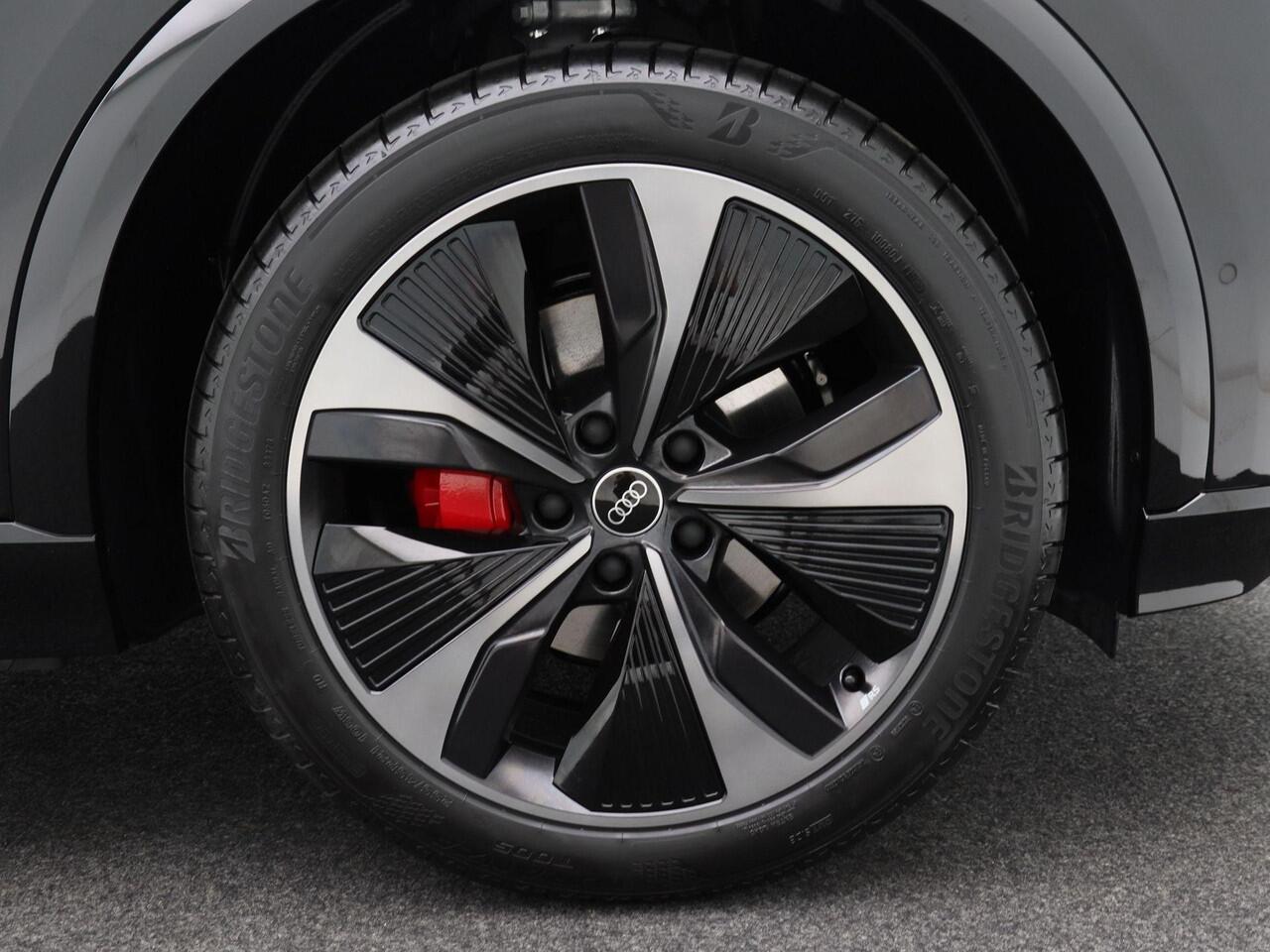 Audi Q6 Sportback S edition e-tron 55 100 kWh | 388 PK | 21 inch velgen | Privacyglas | Zwart optiek | Glazen Panoramadak | Rode remzadels |