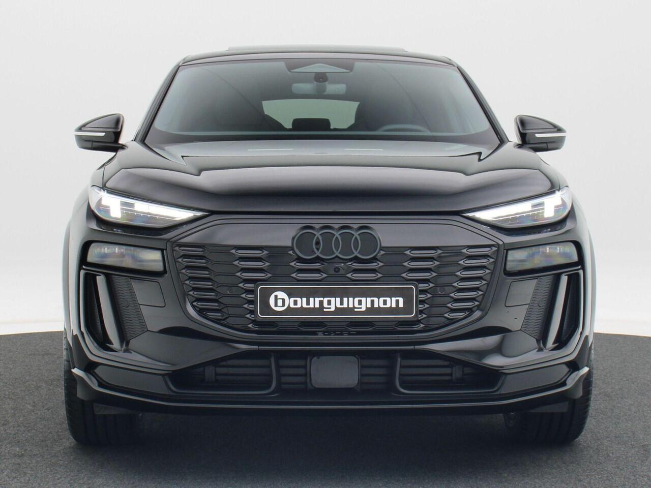Audi Q6 Sportback S edition e-tron 55 100 kWh | 388 PK | 21 inch velgen | Privacyglas | Zwart optiek | Glazen Panoramadak | Rode remzadels |