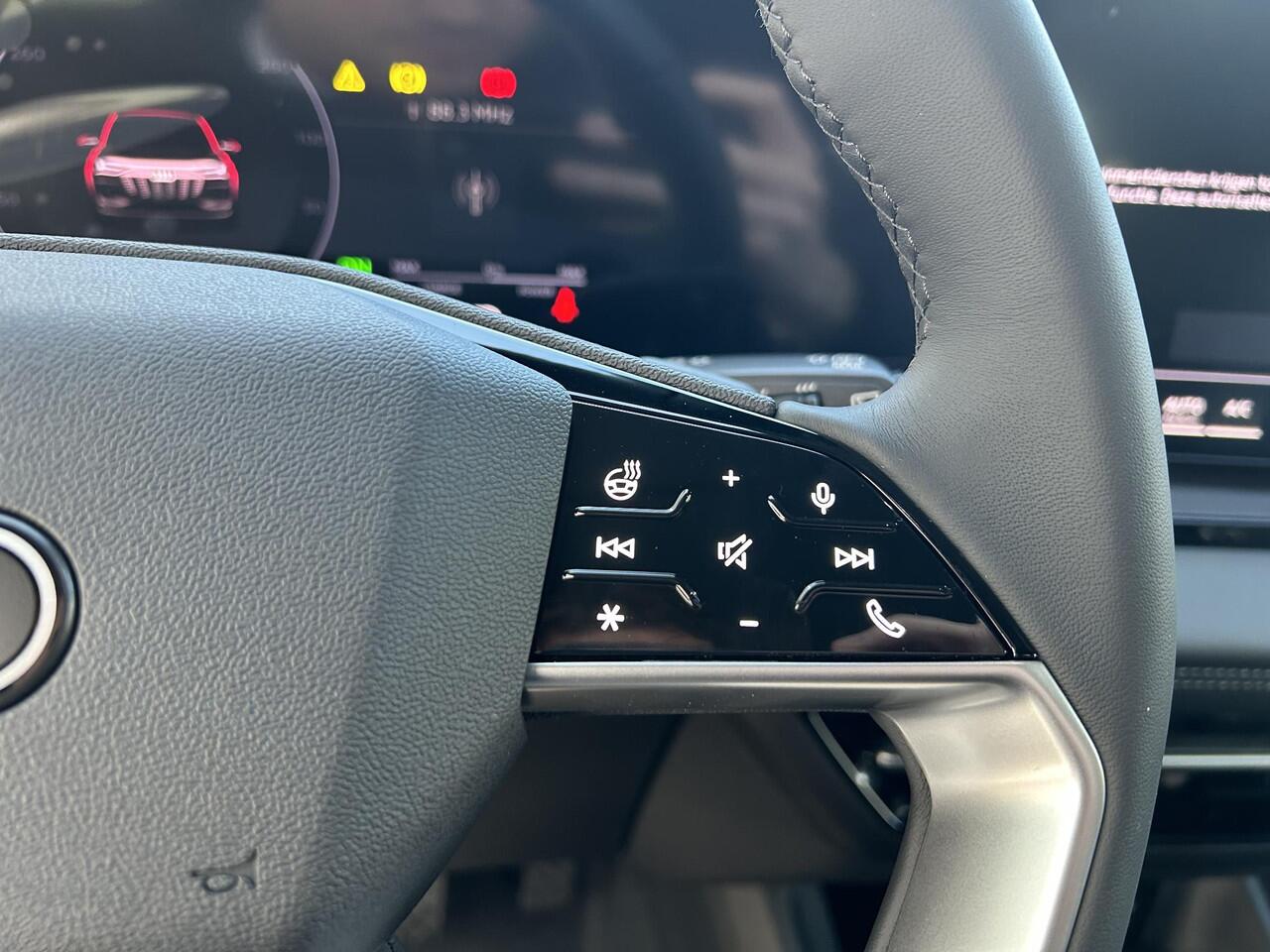 Audi Q6 e-tron Advanced edition (B1) e-tron 83Kwh 185 kW / 252 P | Head-Up Display | Trekhaak | B&O | Stuurwielverwarming | Adaptieve Cruise Control | Memory Seats |