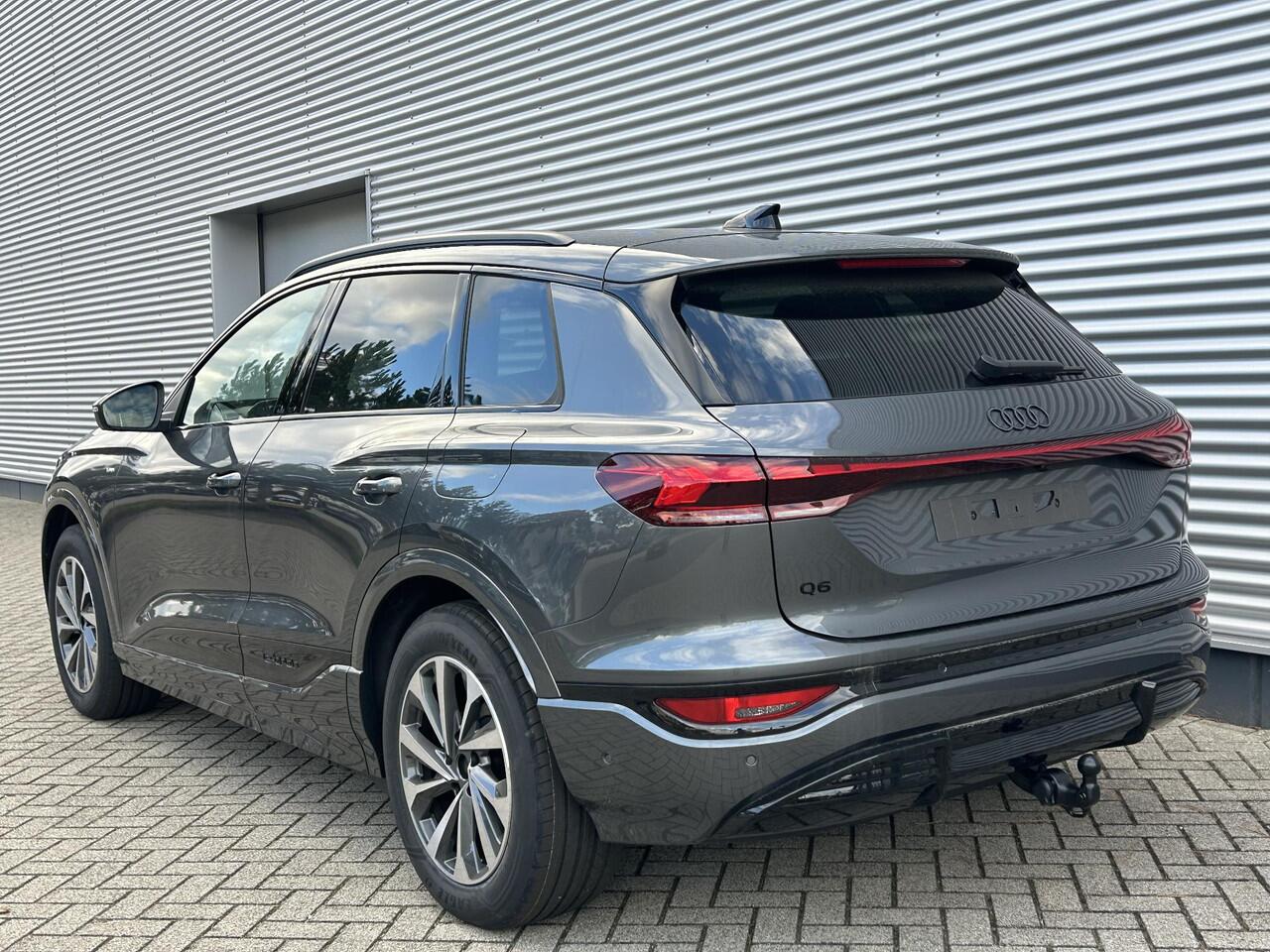 Audi Q6 e-tron Advanced edition (B1) e-tron perf 100Kwh 225 kW / | Stuurwielverwarming | Trekhaak | Elektrische Stoelen | Adaptieve Cruise Control | Matrix Verlichting |