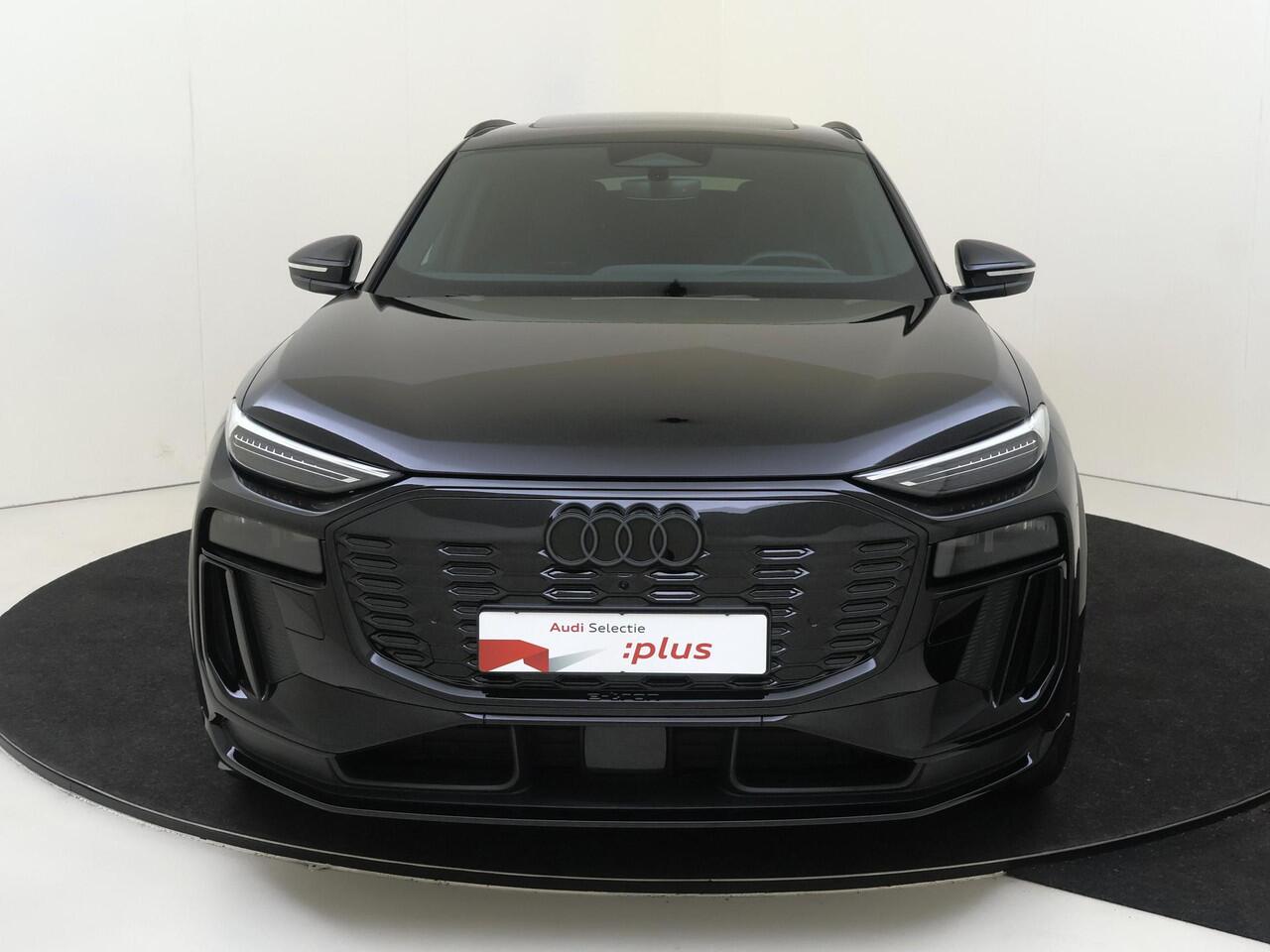 Audi Q6 SQ6 e-tron quattro 100 kWh | Panoramadak | Head-up display | Sportstoelen Plus | Bang & Olufsen | Parkeerassistent | Lederen bekleding 'Valcona' | 360 camera | Dodehoek detectie |