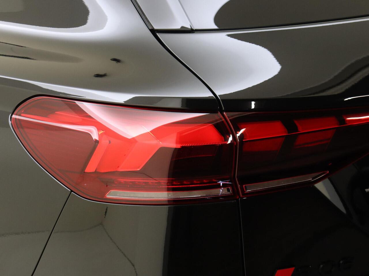 Audi Q6 SQ6 e-tron quattro 100 kWh | Panoramadak | Head-up display | Sportstoelen Plus | Bang & Olufsen | Parkeerassistent | Lederen bekleding 'Valcona' | 360 camera | Dodehoek detectie |