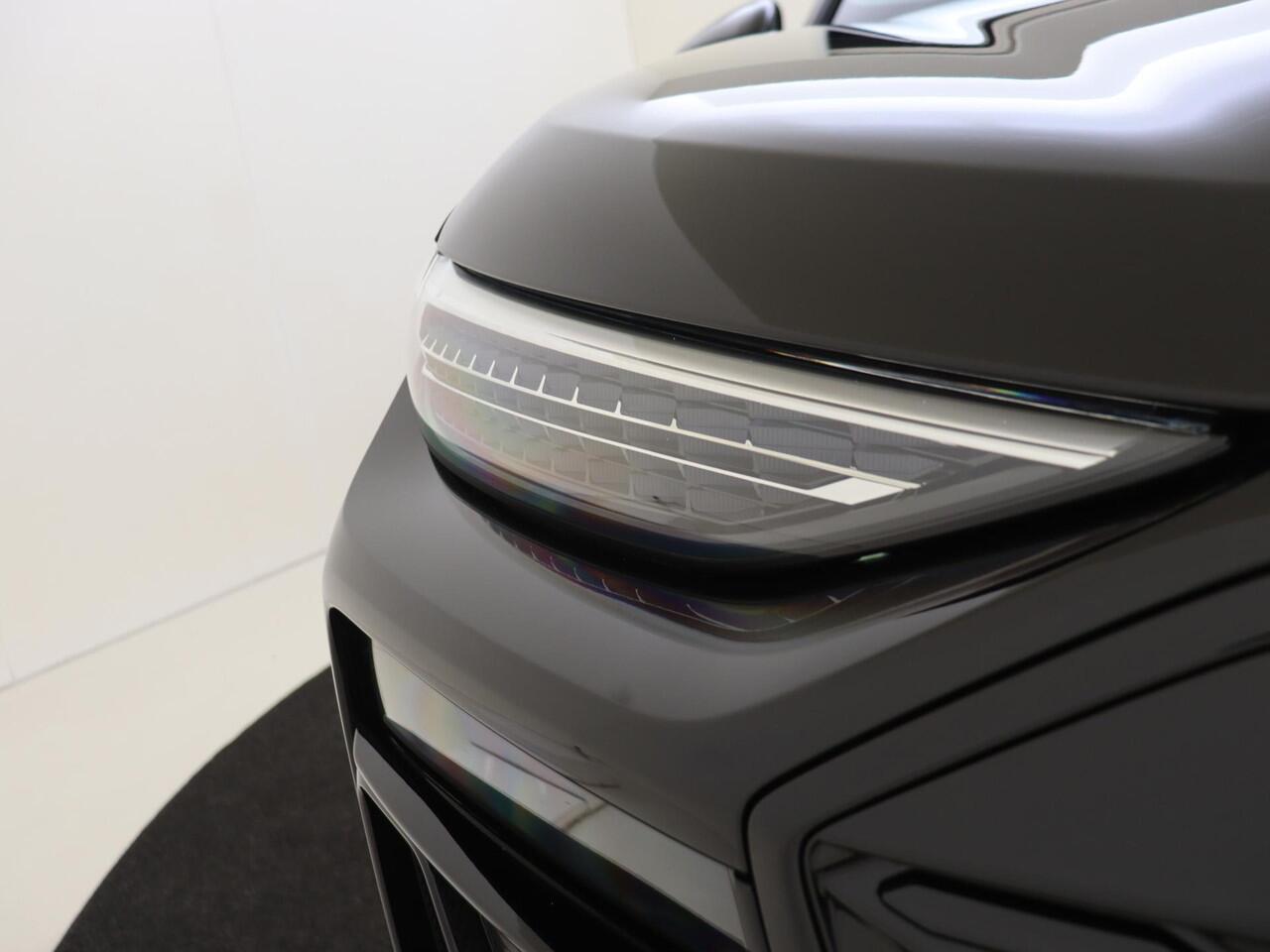 Audi Q6 SQ6 e-tron quattro 100 kWh | Panoramadak | Head-up display | Sportstoelen Plus | Bang & Olufsen | Parkeerassistent | Lederen bekleding 'Valcona' | 360 camera | Dodehoek detectie |