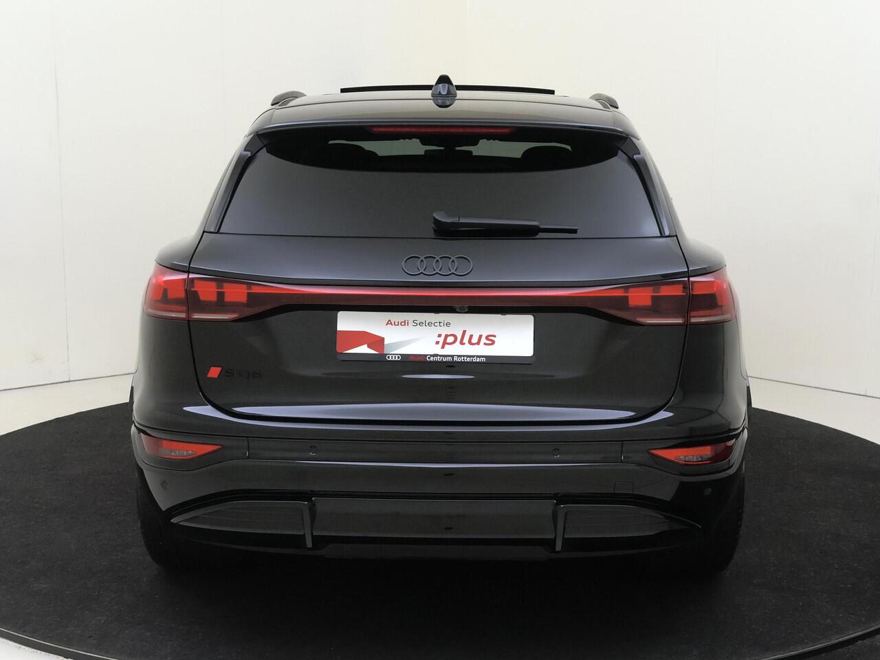 Audi Q6 SQ6 e-tron quattro 100 kWh | Panoramadak | Head-up display | Sportstoelen Plus | Bang & Olufsen | Parkeerassistent | Lederen bekleding 'Valcona' | 360 camera | Dodehoek detectie |