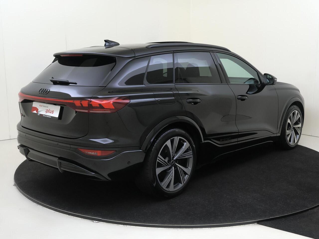 Audi Q6 SQ6 e-tron quattro 100 kWh | Panoramadak | Head-up display | Sportstoelen Plus | Bang & Olufsen | Parkeerassistent | Lederen bekleding 'Valcona' | 360 camera | Dodehoek detectie |