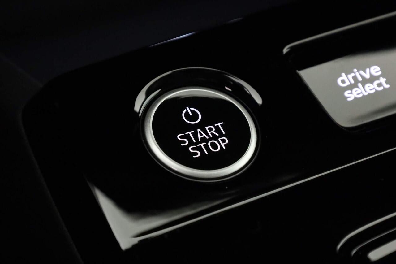 Audi Q6 e-tron Advanced edition Performance 100 kWh 225 kW / 306 pk | Comfortpakket plus | Techniekpakket plus | Sportstoel zwart leder-kunstl.