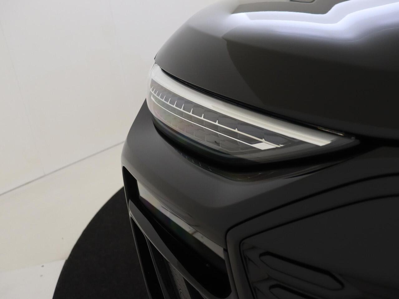 Audi Q6 e-tron S edition performance 100 kWh | Panoramadak | 360 camera | Bang & Olufsen | 3-zone airco | LED matrix verlichting | Dodehoek detectie | Keyless | Adaptieve cruise control |