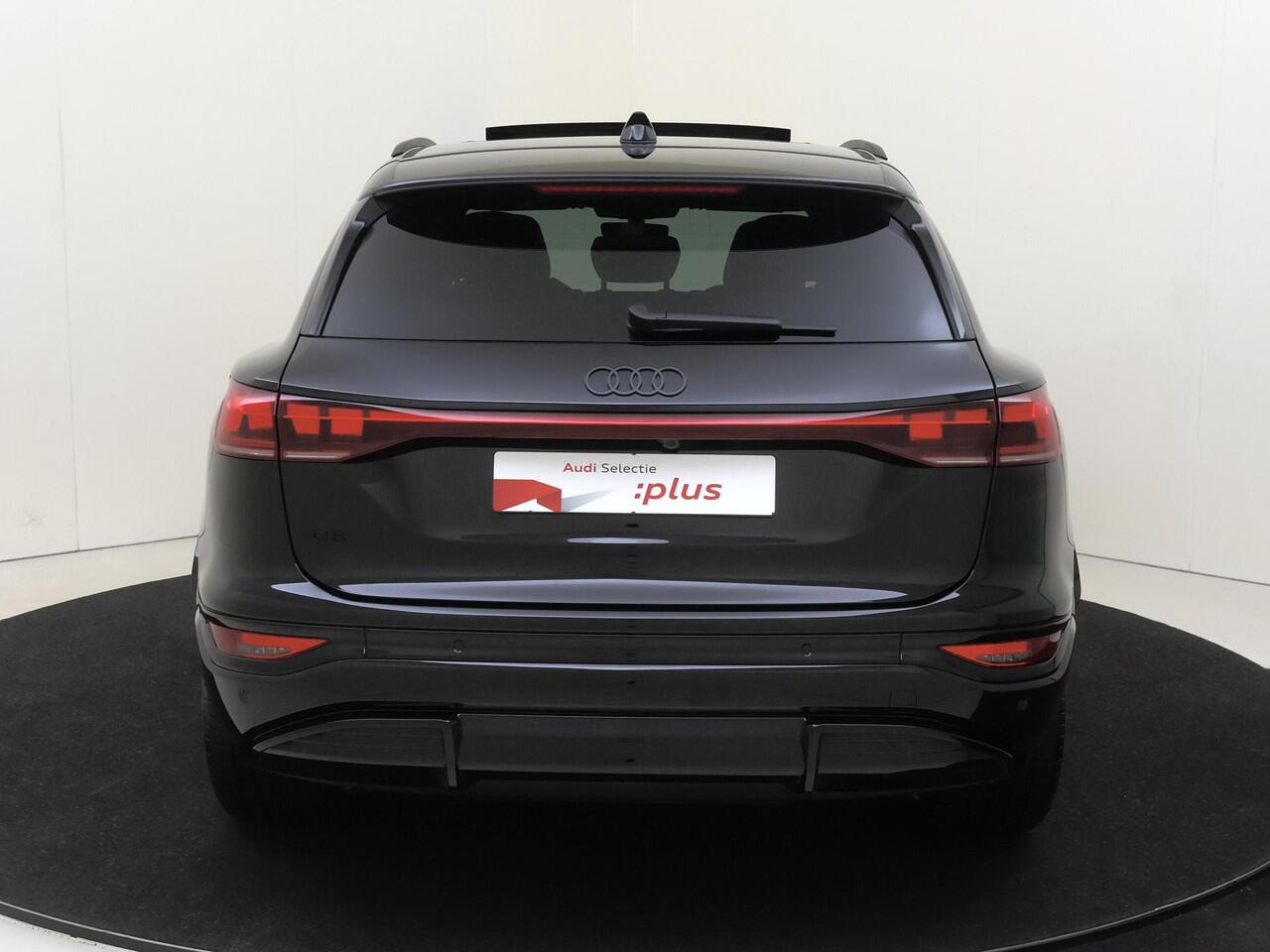 Audi Q6 e-tron S edition performance 100 kWh | Panoramadak | 360 camera | Bang & Olufsen | 3-zone airco | LED matrix verlichting | Dodehoek detectie | Keyless | Adaptieve cruise control |