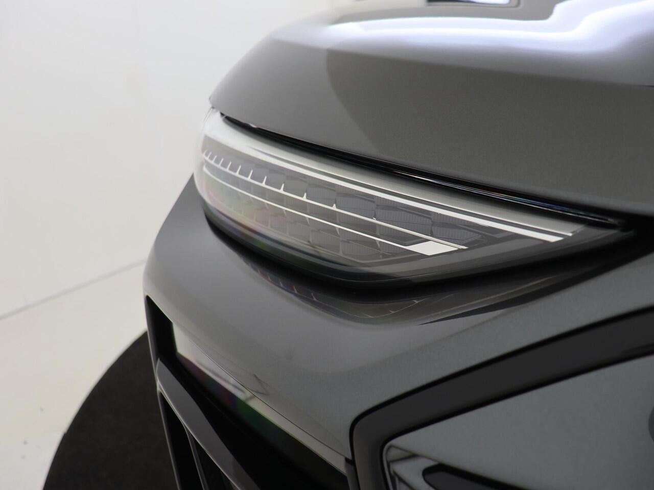 Audi Q6 Sportback e-tron Advanced edition 83 kWh | 360 camera | Parkeerassistent | Dodehoek detectie | Stoelverwarming voor en achter | Keyless | Display passagierszijde | Navigatie Plus |