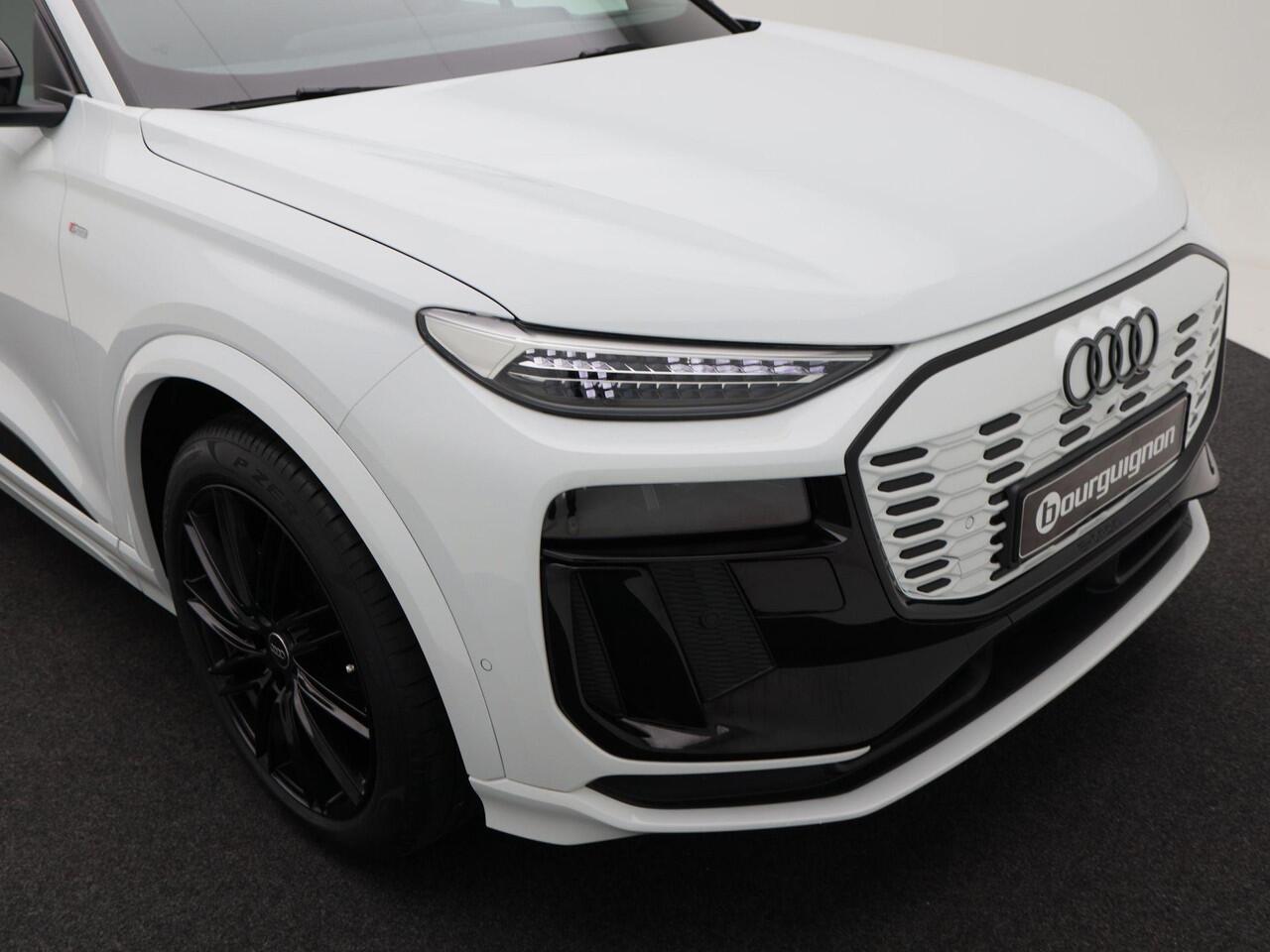 Audi Q6 S edition e-tron 100 kWh | 388 PK | Carbon spoiler | 21 inch | Privacyglas | Luchtvering | Matrix Led |