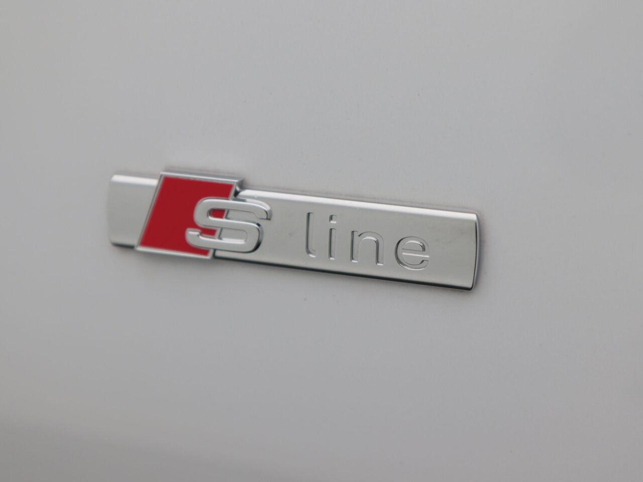 Audi Q6 S edition e-tron 100 kWh | 388 PK | Carbon spoiler | 21 inch | Privacyglas | Luchtvering | Matrix Led |