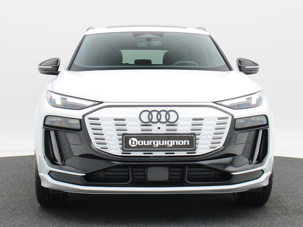 Audi Q6 S edition e-tron 100 kWh | 388 PK | Carbon spoiler | 21 inch | Privacyglas | Luchtvering | Matrix Led |