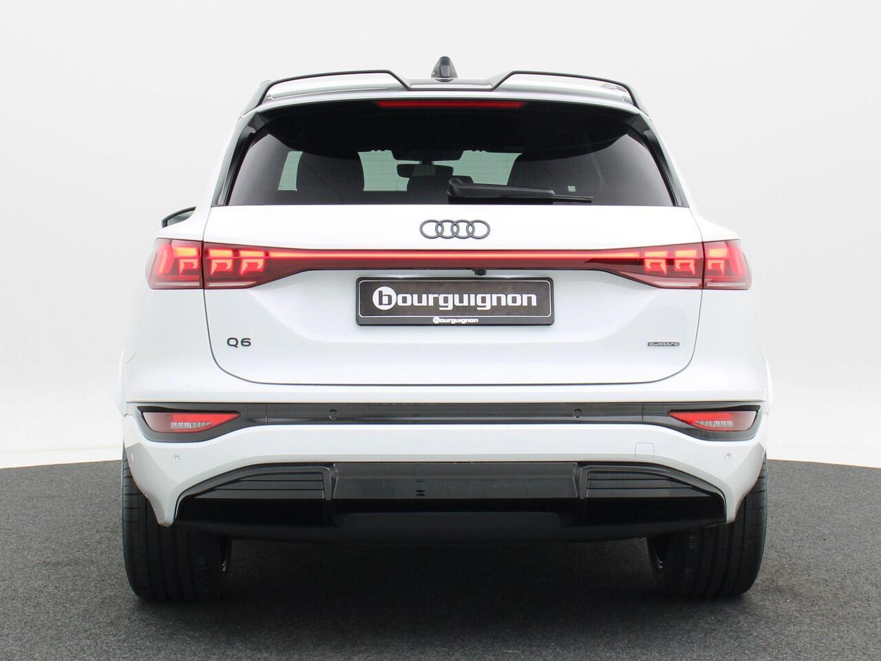 Audi Q6 S edition e-tron 100 kWh | 388 PK | Carbon spoiler | 21 inch | Privacyglas | Luchtvering | Matrix Led |