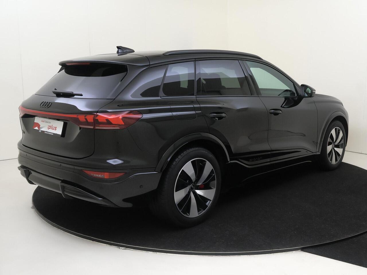 Audi Q6 e-tron edition quattro 100 kWh | Panoramadak | Luchtvering | Warmtepomp | 360 camera | Head-up display | Bang & Olufsen | 3-zone airco | Dodehoek detectie | Keyless |