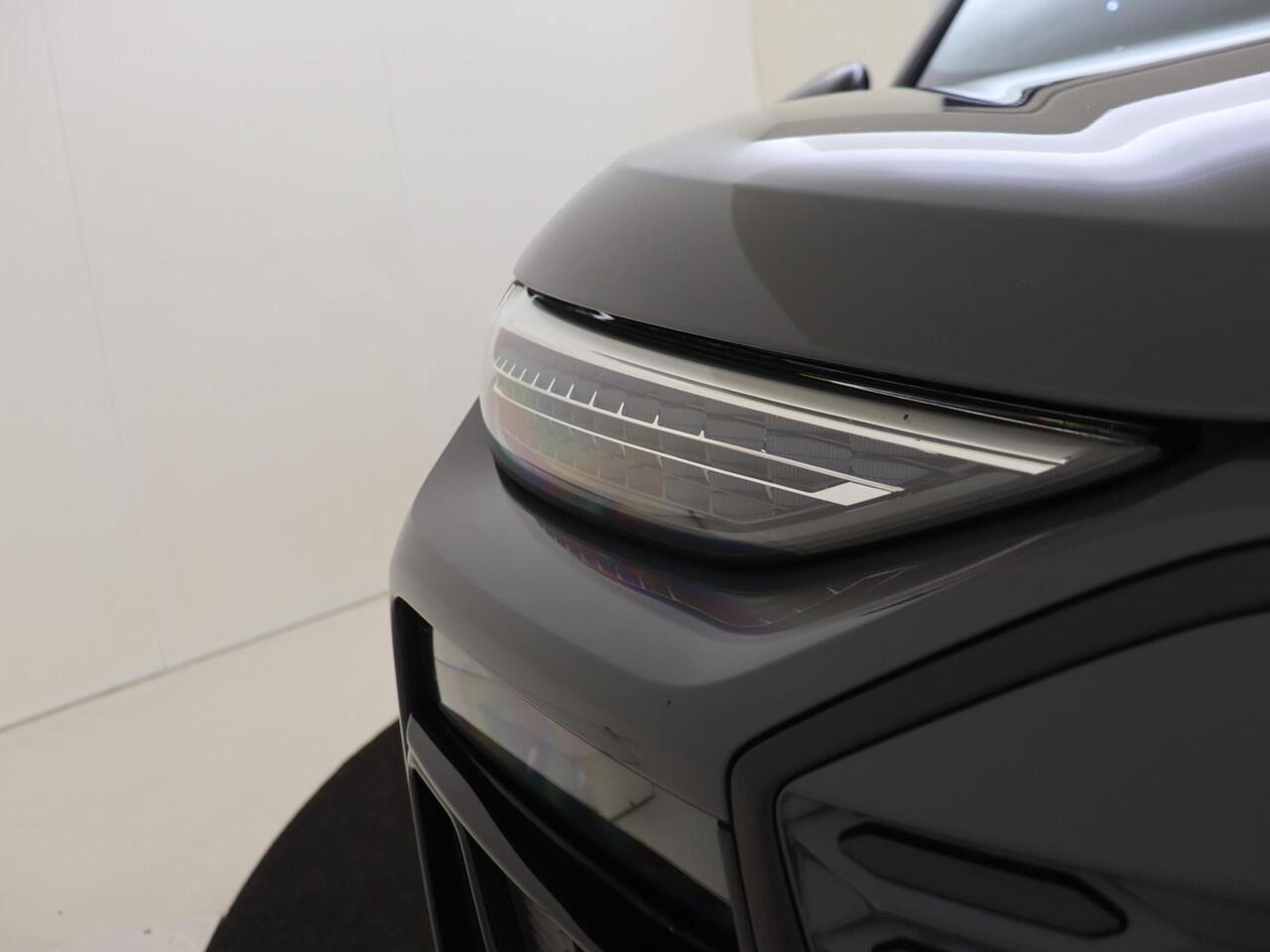 Audi Q6 SQ6 e-tron SQ6 quattro 100 kWh | Panoramadak | Luchtvering | 360 camera | Warmtepomp | Head-up display | Bang & Olufsen | Display passagierszijde | Sportstoelen Plus | LED matrix verlichting |