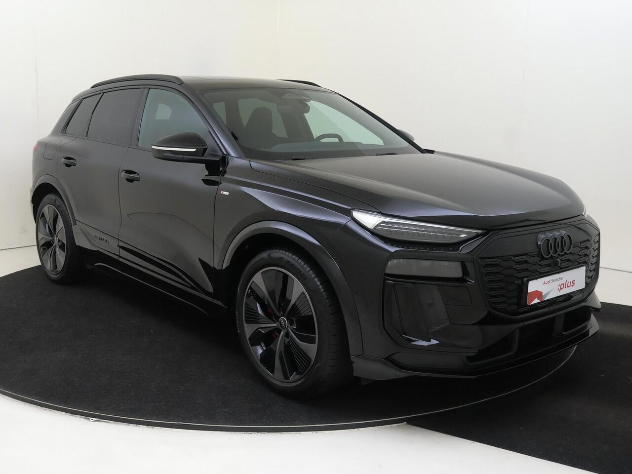 Audi Q6 e-tron S edition performance 100 kWh | Panoramadak | Luchtvering | Head-up display | Warmtepomp | 360 camera | Bang & Olufsen | Display passagierszijde | Parkeerassistent |