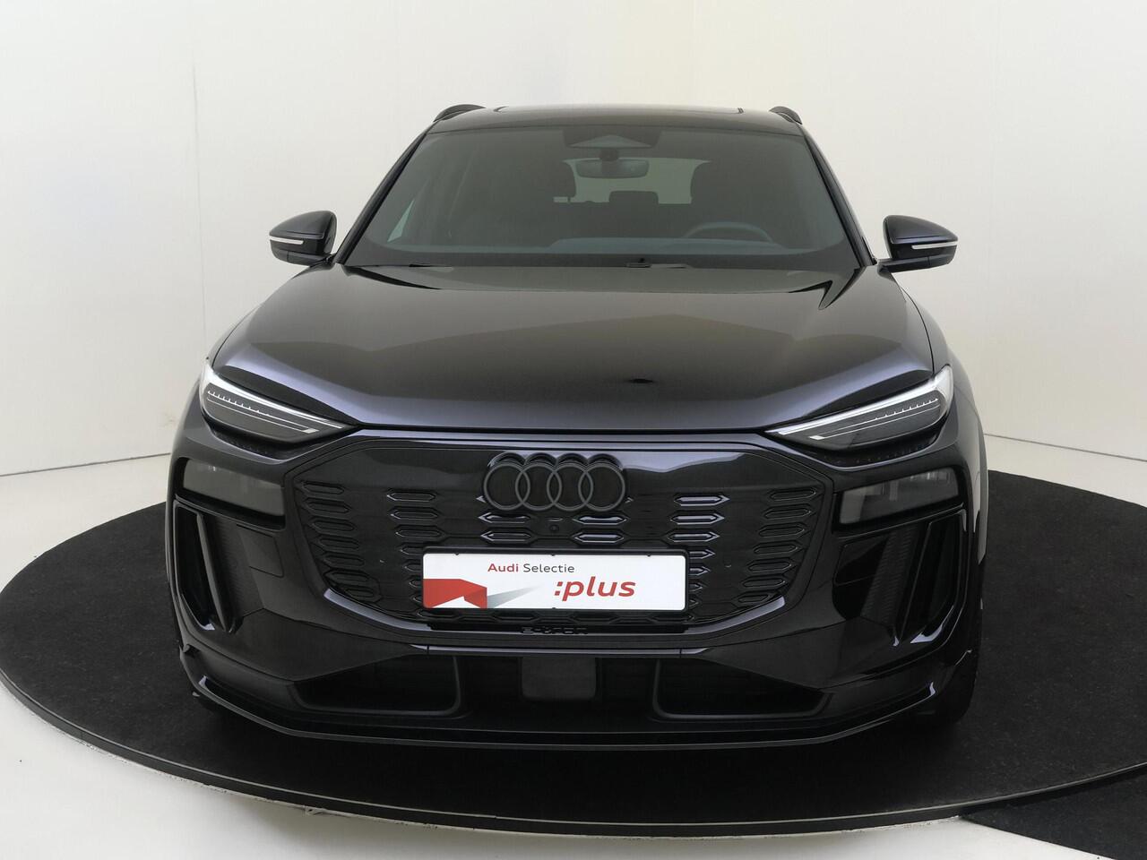 Audi Q6 e-tron S edition performance 100 kWh | Panoramadak | Luchtvering | Head-up display | Warmtepomp | 360 camera | Bang & Olufsen | Display passagierszijde | Parkeerassistent |