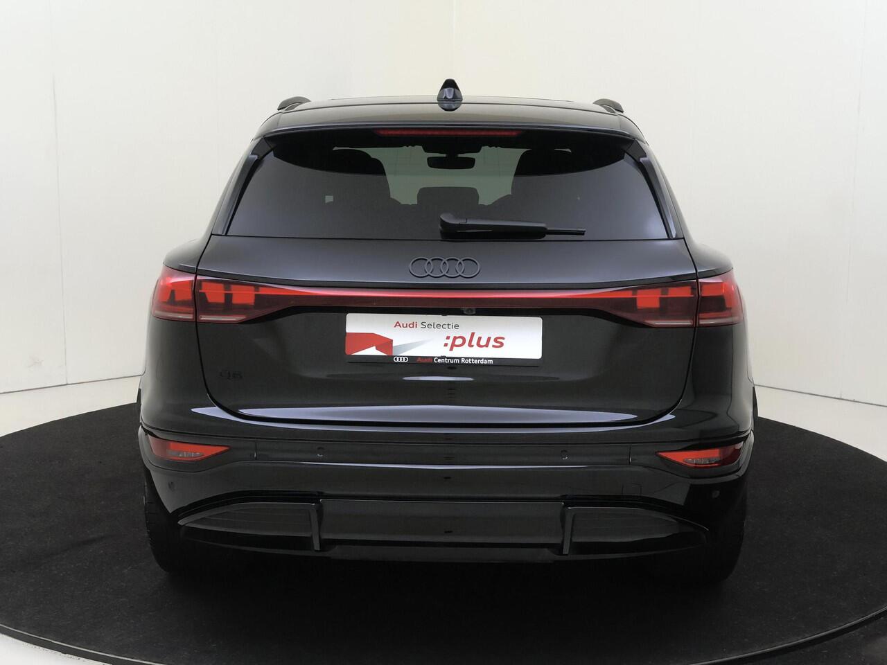 Audi Q6 e-tron S edition performance 100 kWh | Panoramadak | Luchtvering | Head-up display | Warmtepomp | 360 camera | Bang & Olufsen | Display passagierszijde | Parkeerassistent |