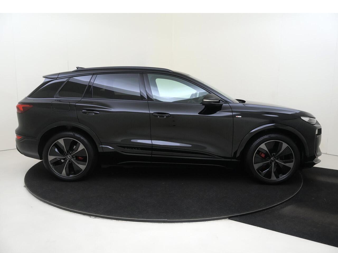 Audi Q6 e-tron S edition performance 100 kWh | Panoramadak | Luchtvering | Head-up display | Warmtepomp | 360 camera | Bang & Olufsen | Display passagierszijde | Parkeerassistent |