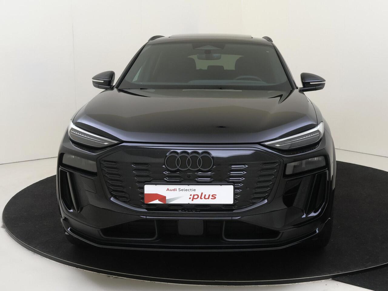 Audi Q6 e-tron S edition quattro 100 kWh | Panoramadak | Trekhaak | Luchtvering | Bang & Olufsen | Head-up display | Warmtepomp | Display passagierszijde | 360 camera | Parkeerassistent |