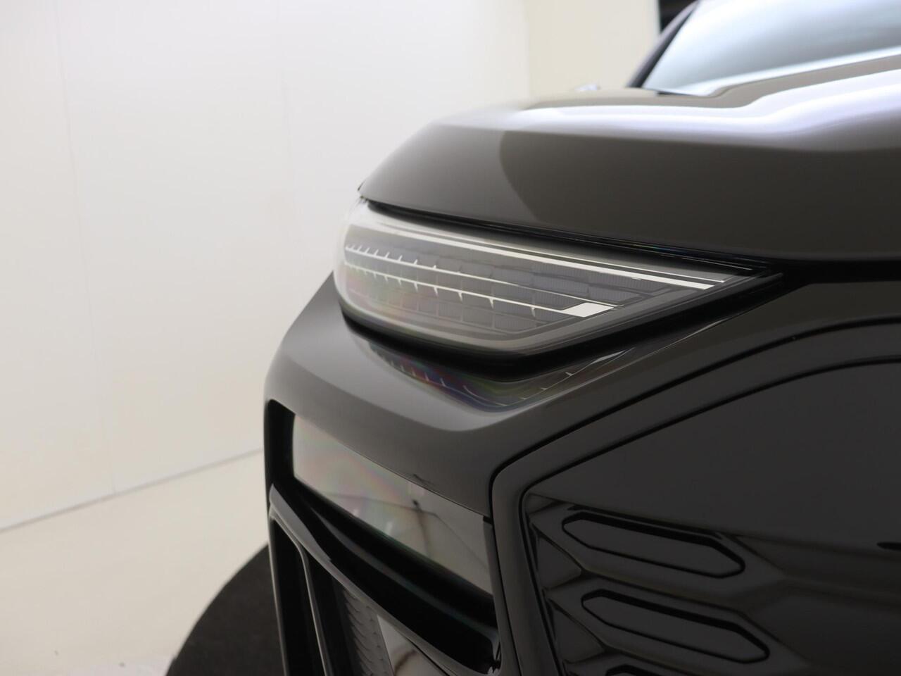 Audi Q6 e-tron S edition quattro 100 kWh | Panoramadak | Trekhaak | Luchtvering | Bang & Olufsen | Head-up display | Warmtepomp | Display passagierszijde | 360 camera | Parkeerassistent |