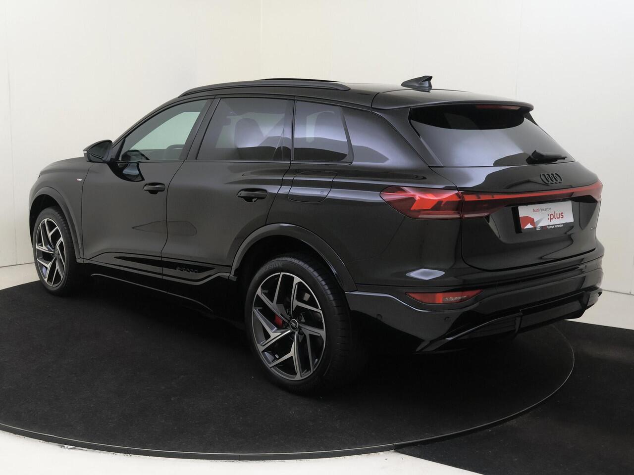 Audi Q6 e-tron S edition quattro 100 kWh | Panoramadak | Trekhaak | Luchtvering | Bang & Olufsen | Head-up display | Warmtepomp | Display passagierszijde | 360 camera | Parkeerassistent |