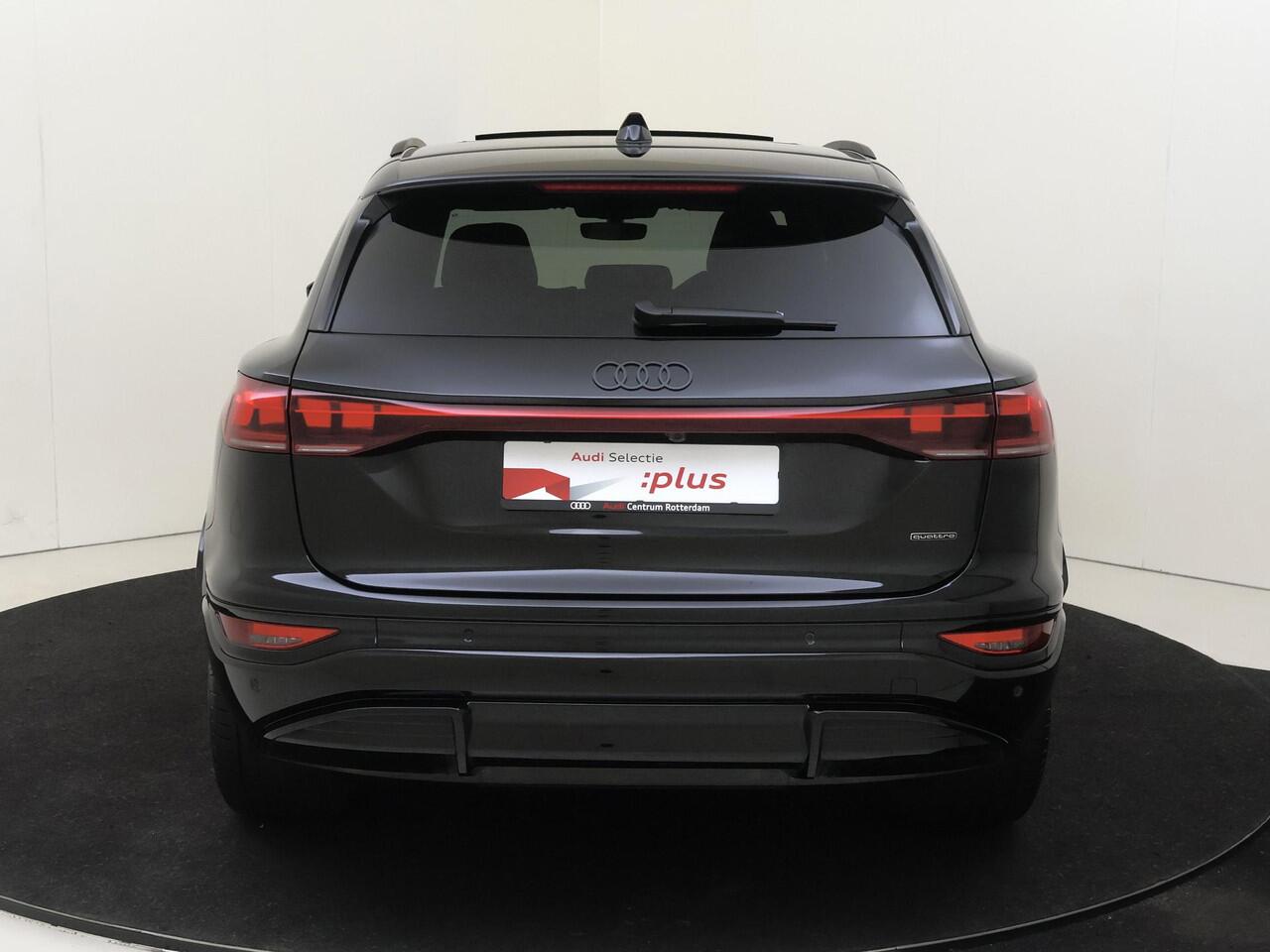 Audi Q6 e-tron S edition quattro 100 kWh | Panoramadak | Trekhaak | Luchtvering | Bang & Olufsen | Head-up display | Warmtepomp | Display passagierszijde | 360 camera | Parkeerassistent |