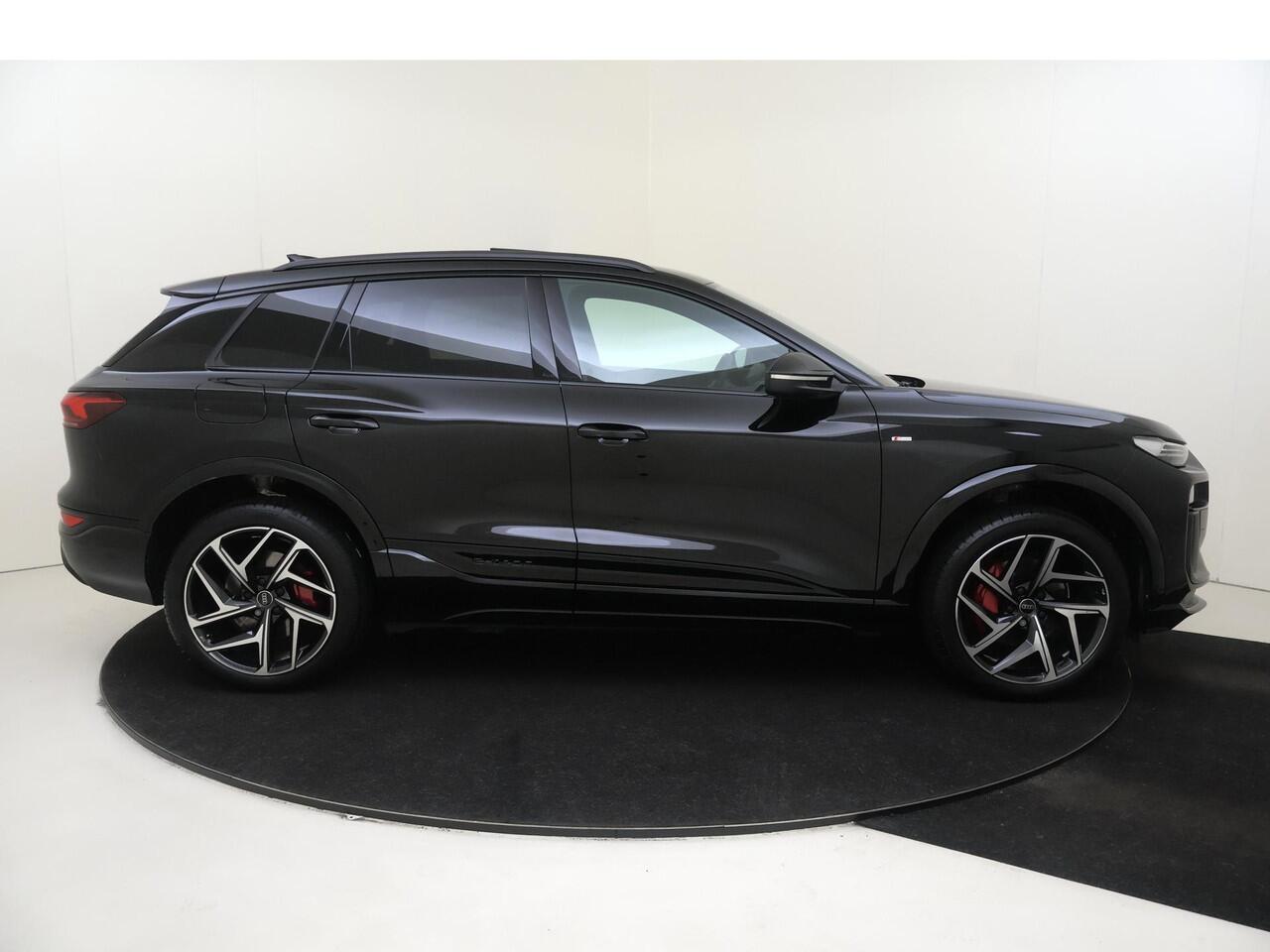 Audi Q6 e-tron S edition quattro 100 kWh | Panoramadak | Trekhaak | Luchtvering | Bang & Olufsen | Head-up display | Warmtepomp | Display passagierszijde | 360 camera | Parkeerassistent |
