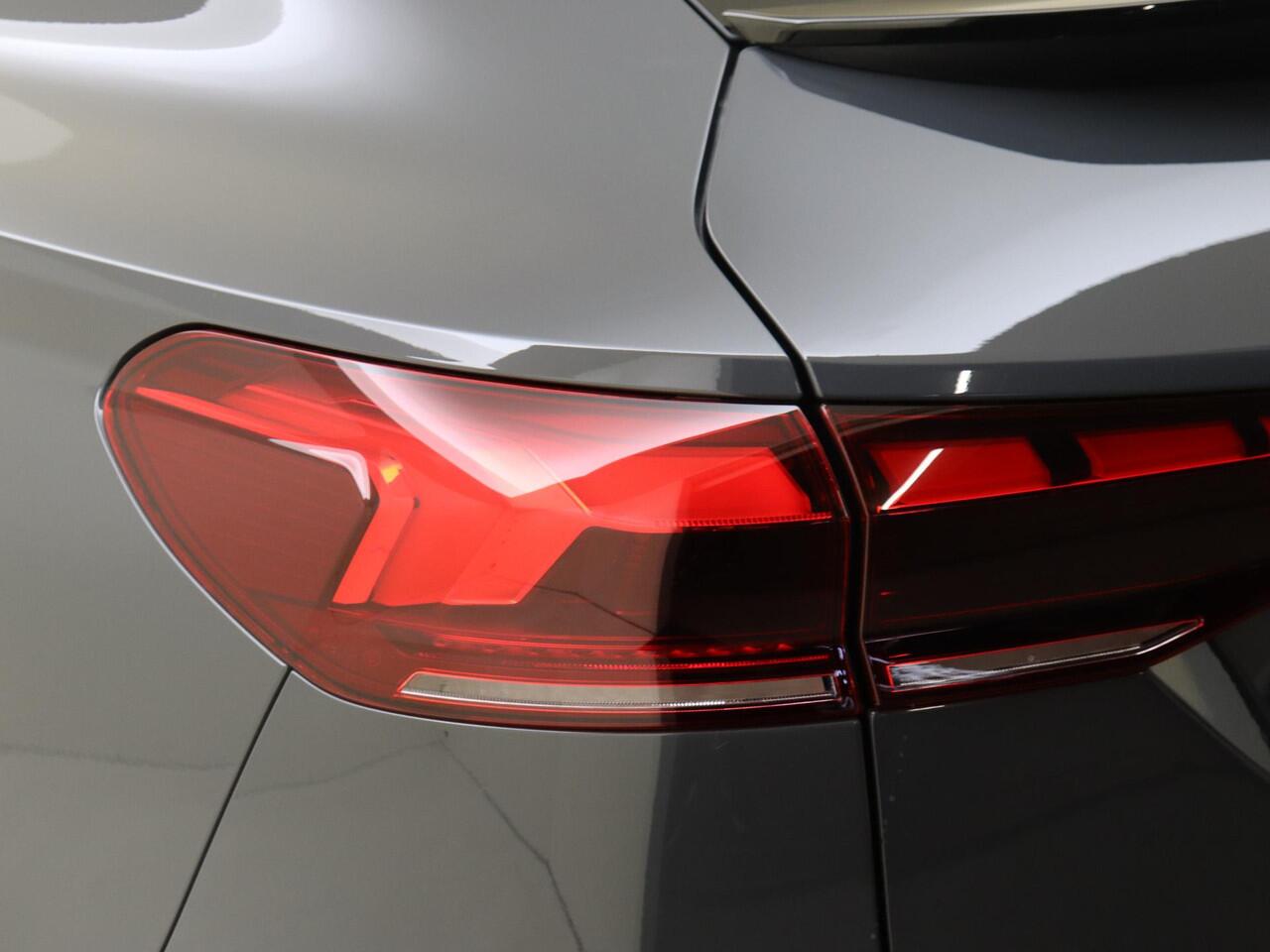 Audi Q6 Sportback e-tron edition performance 100 kWh | Panoramadak | Trekhaak | Display passagierszijde | Warmtepomp | 360 camera | Stoelverwarming voor en achter | Parkeerassistent | Adaptieve cruise control |