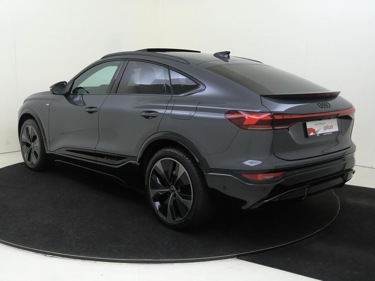 Audi Q6 Sportback e-tron edition performance 100 kWh | Panoramadak | Trekhaak | Display passagierszijde | Warmtepomp | 360 camera | Stoelverwarming voor en achter | Parkeerassistent | Adaptieve cruise control |