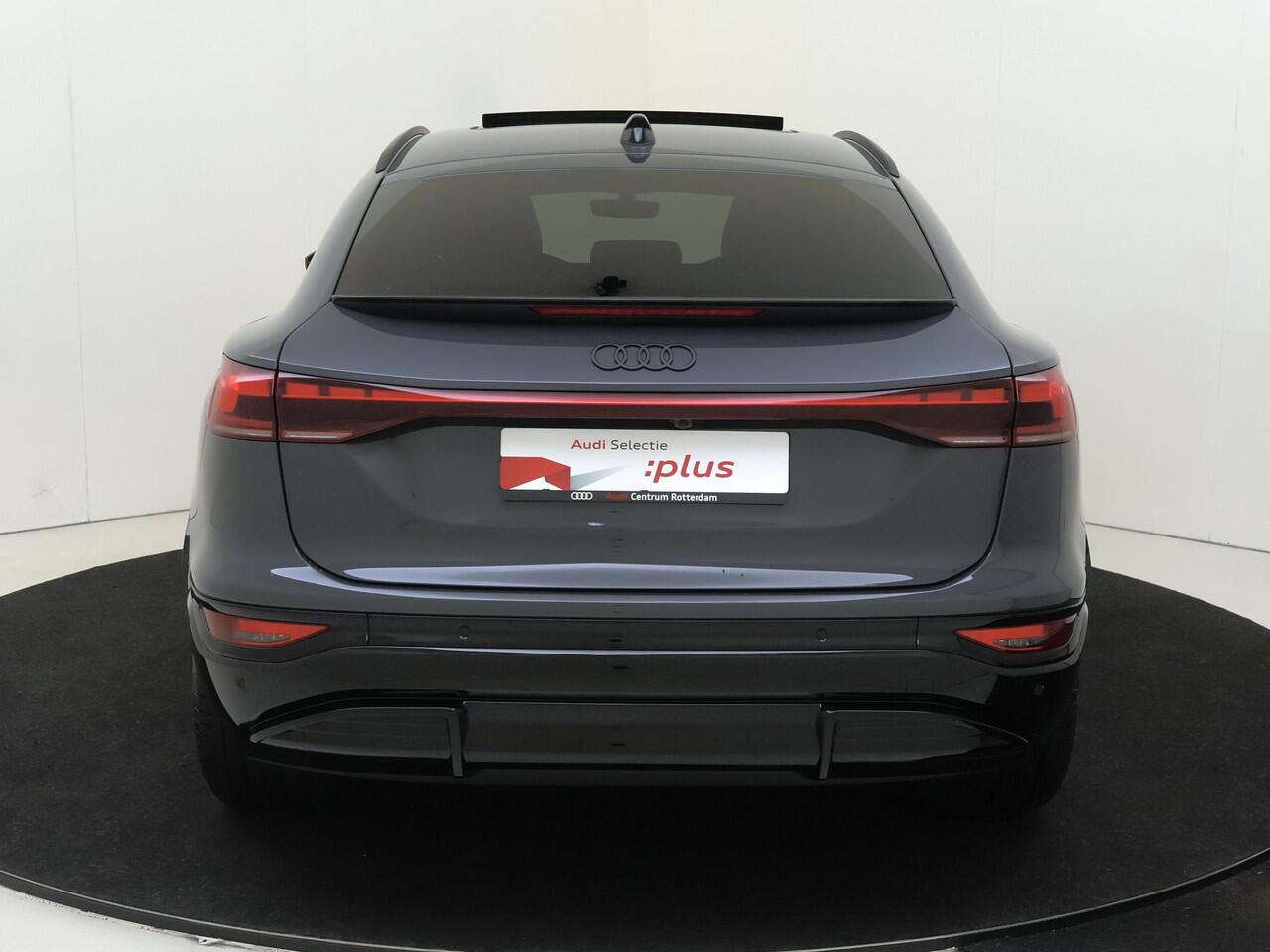 Audi Q6 Sportback e-tron edition performance 100 kWh | Panoramadak | Trekhaak | Display passagierszijde | Warmtepomp | 360 camera | Stoelverwarming voor en achter | Parkeerassistent | Adaptieve cruise control |