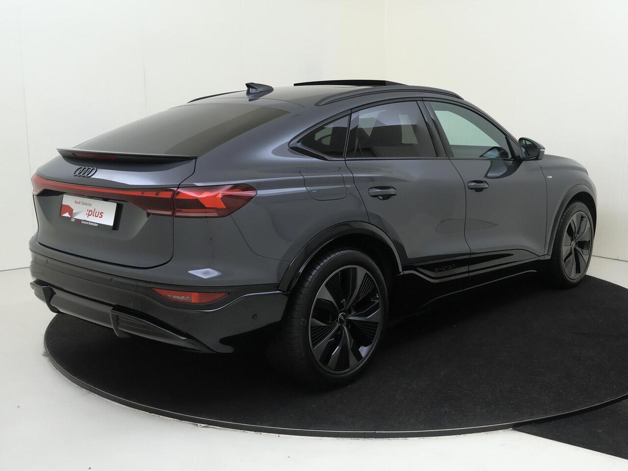 Audi Q6 Sportback e-tron edition performance 100 kWh | Panoramadak | Trekhaak | Display passagierszijde | Warmtepomp | 360 camera | Stoelverwarming voor en achter | Parkeerassistent | Adaptieve cruise control |