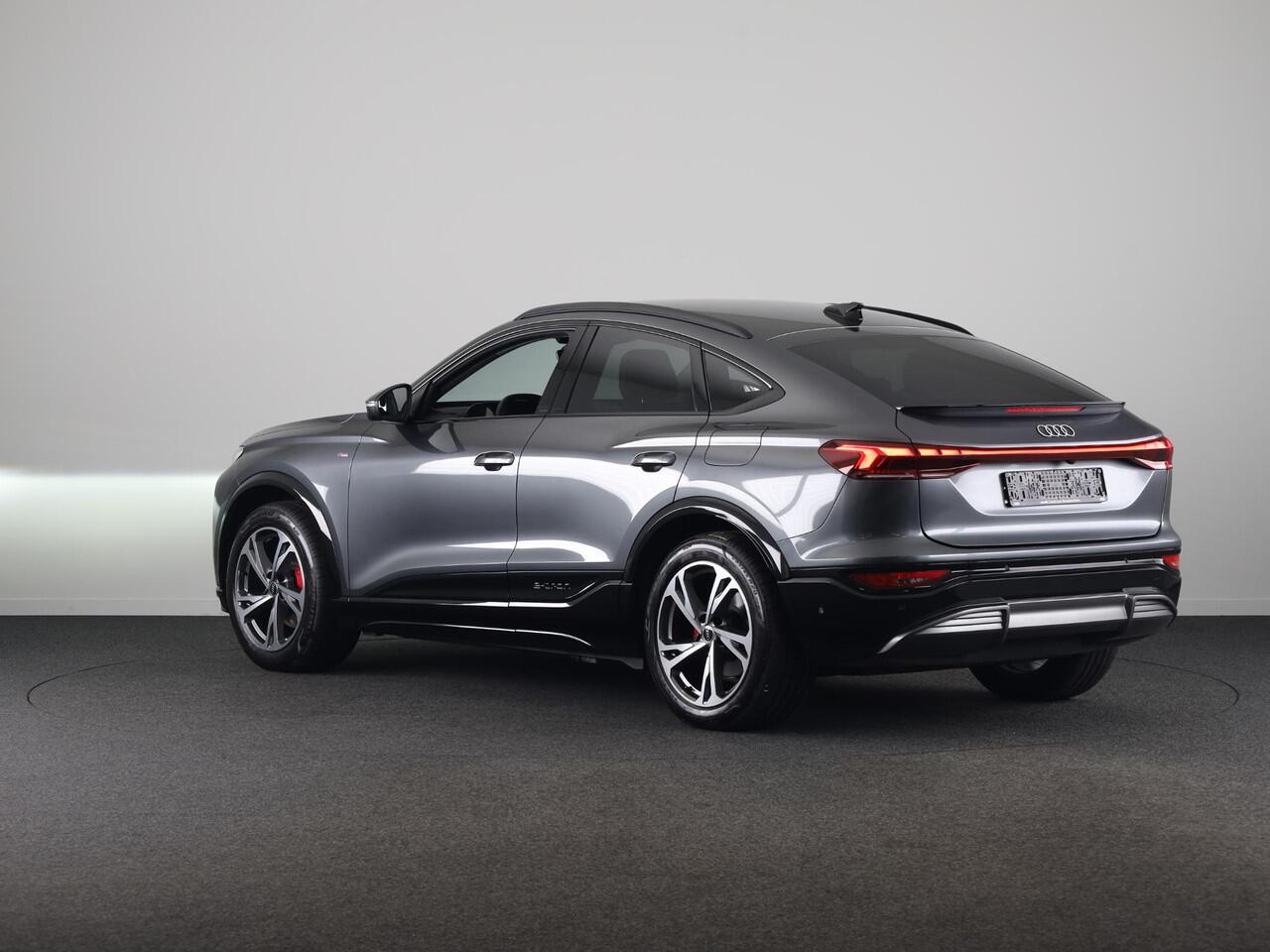 Audi Q6 Sportback e-tron S edition performance 100 kWh 306pk | Lederen bekleding | Trekhaak | Elektrisch verstelbare voorstoelen + geheugen | MMI Bijrijdersscherm | Verlengde garantie