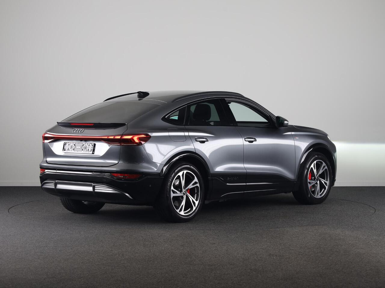 Audi Q6 Sportback e-tron S edition performance 100 kWh 306pk | Lederen bekleding | Trekhaak | Elektrisch verstelbare voorstoelen + geheugen | MMI Bijrijdersscherm | Verlengde garantie