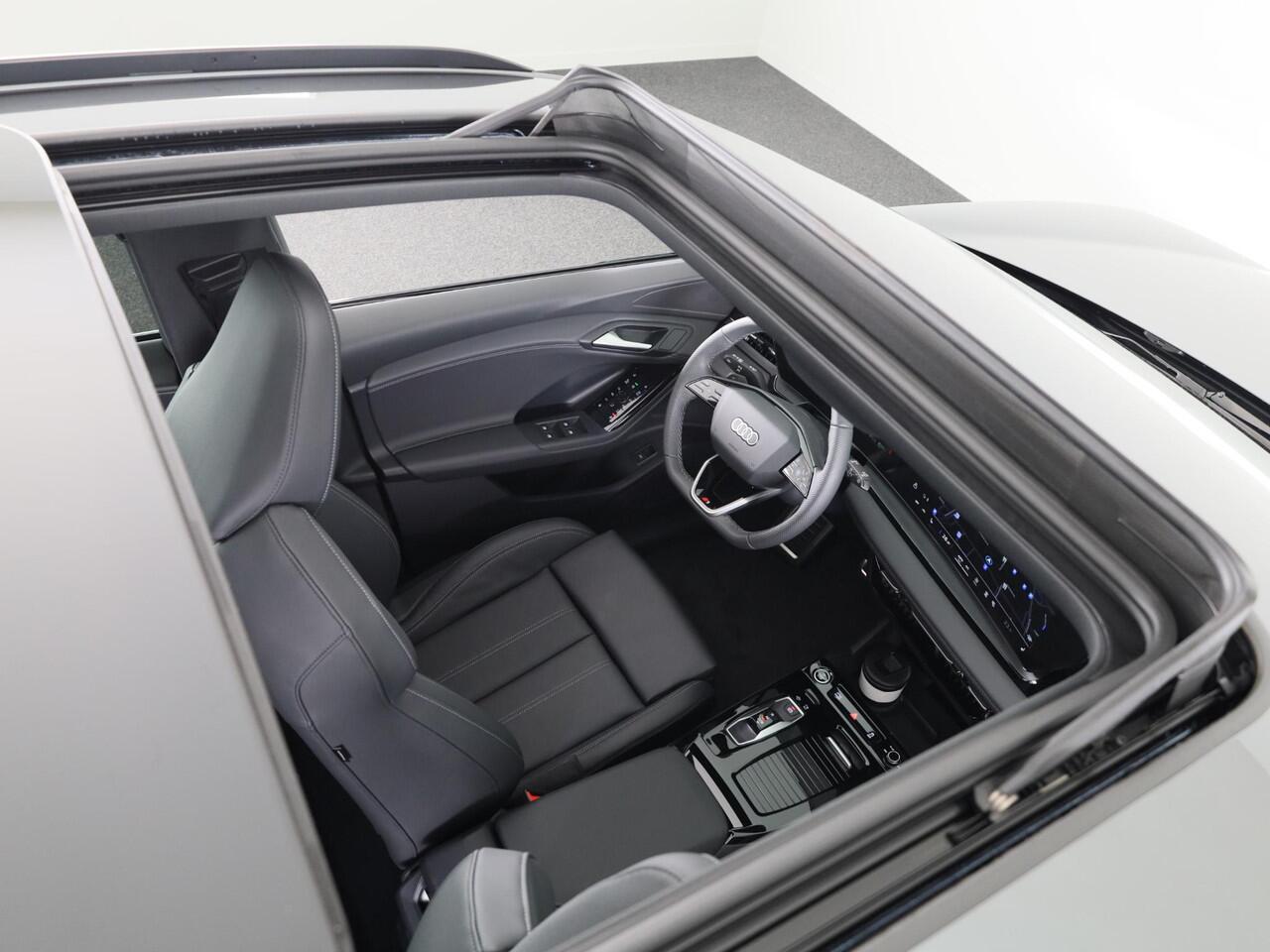 Audi Q6 e-tron S edition 83Kwh 252 pk SUV | Tech pakket plus | Glazen panoramadak | Lederen bekleding | Rode remzadels |