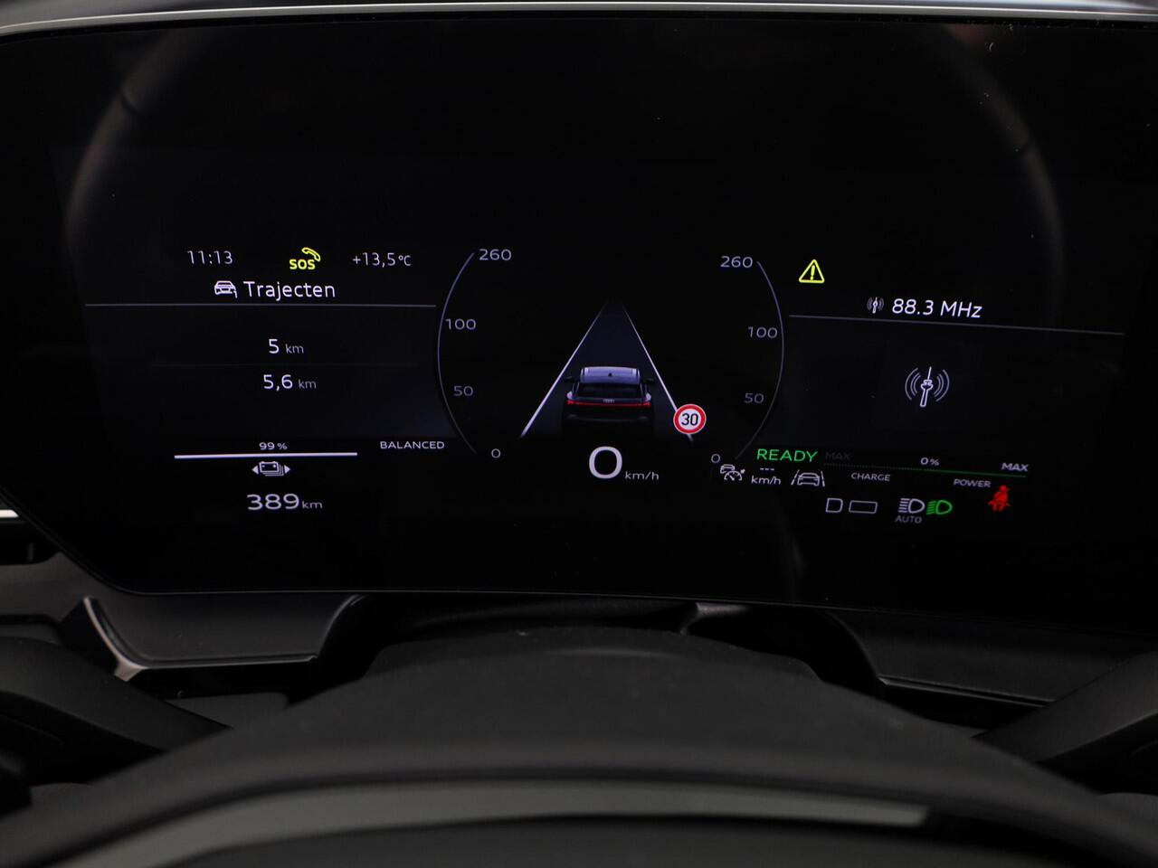 Audi Q6 e-tron S edition 83Kwh 252 pk SUV | Tech pakket plus | Glazen panoramadak | Lederen bekleding | Rode remzadels |