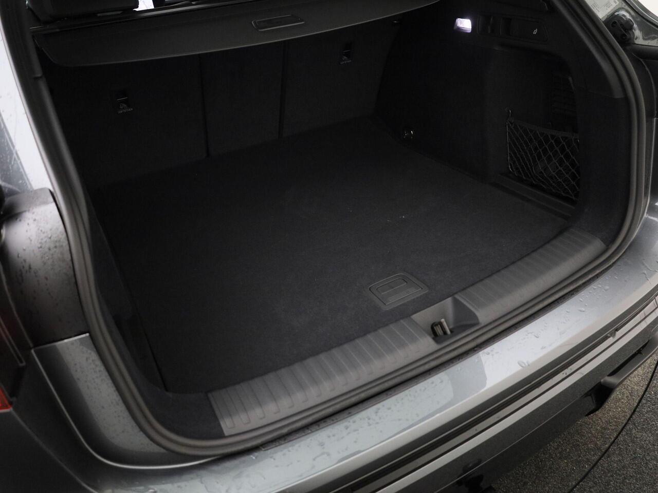 Audi Q6 e-tron S edition 286 PK Panorama dak · Tech Pro · Privacy Glass · Trekhaak · Leder bekleding