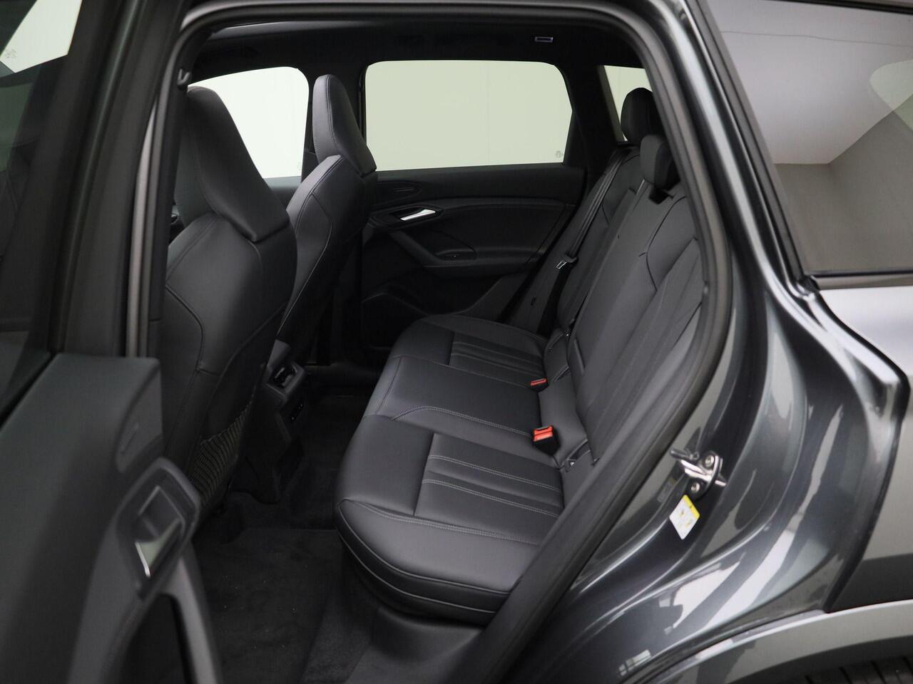 Audi Q6 e-tron S edition 286 PK Panorama dak · Tech Pro · Privacy Glass · Trekhaak · Leder bekleding