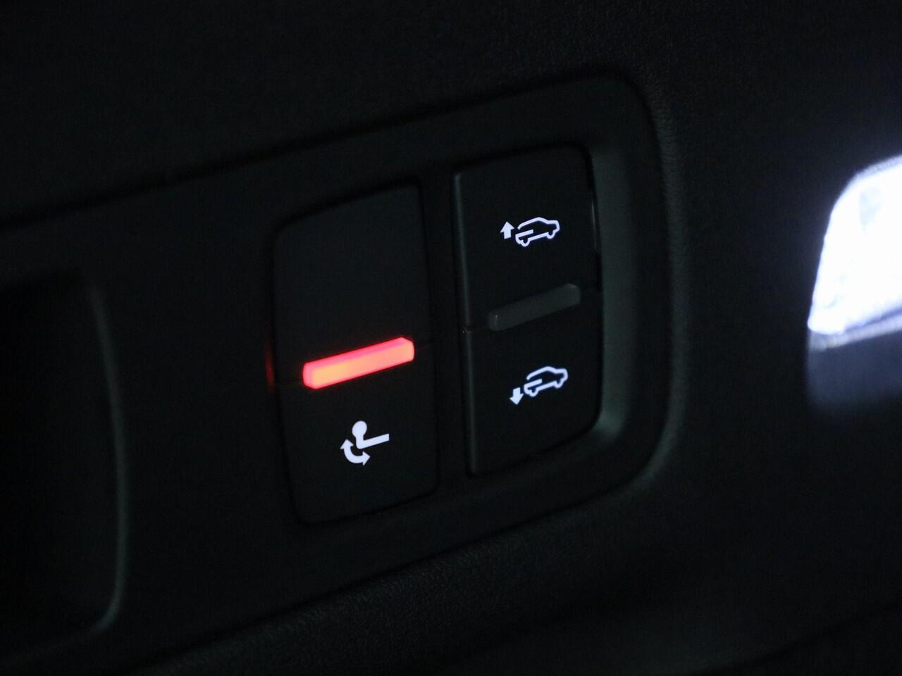 Audi Q6 e-tron S edition 286 PK Panorama dak · Tech Pro · Privacy Glass · Trekhaak · Leder bekleding