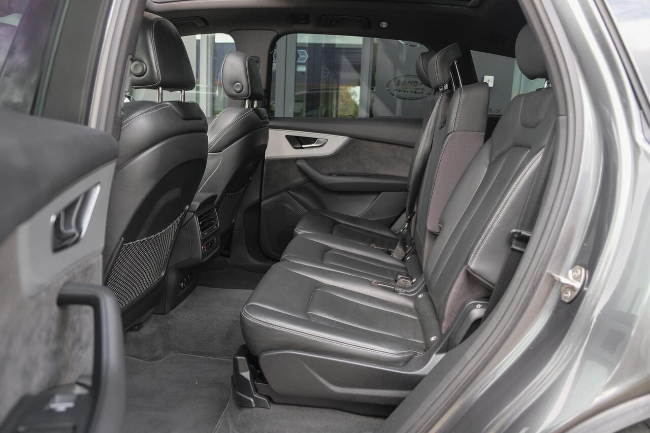 Audi Q7 60 TFSIe 455pk Competition Hybrid Panoramadak *BTW* Head-up Trekhaak elektrisch Leder Adaptive cruise DAB Carplay